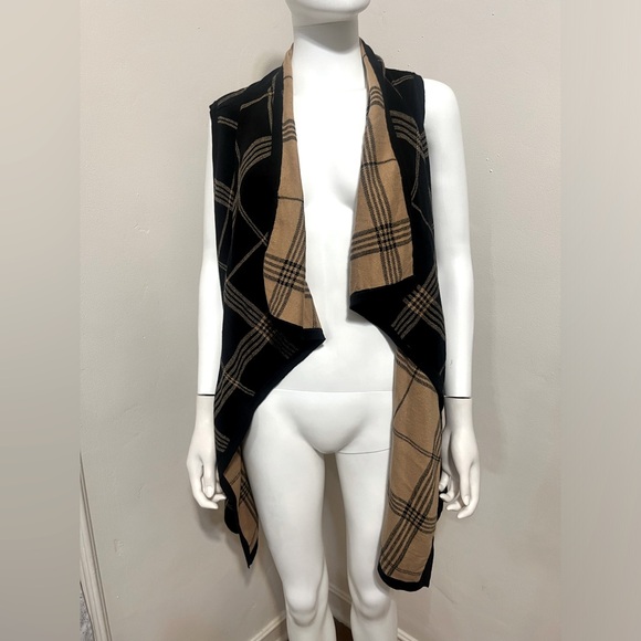 August Silk sweater vest - Picture 1 of 5